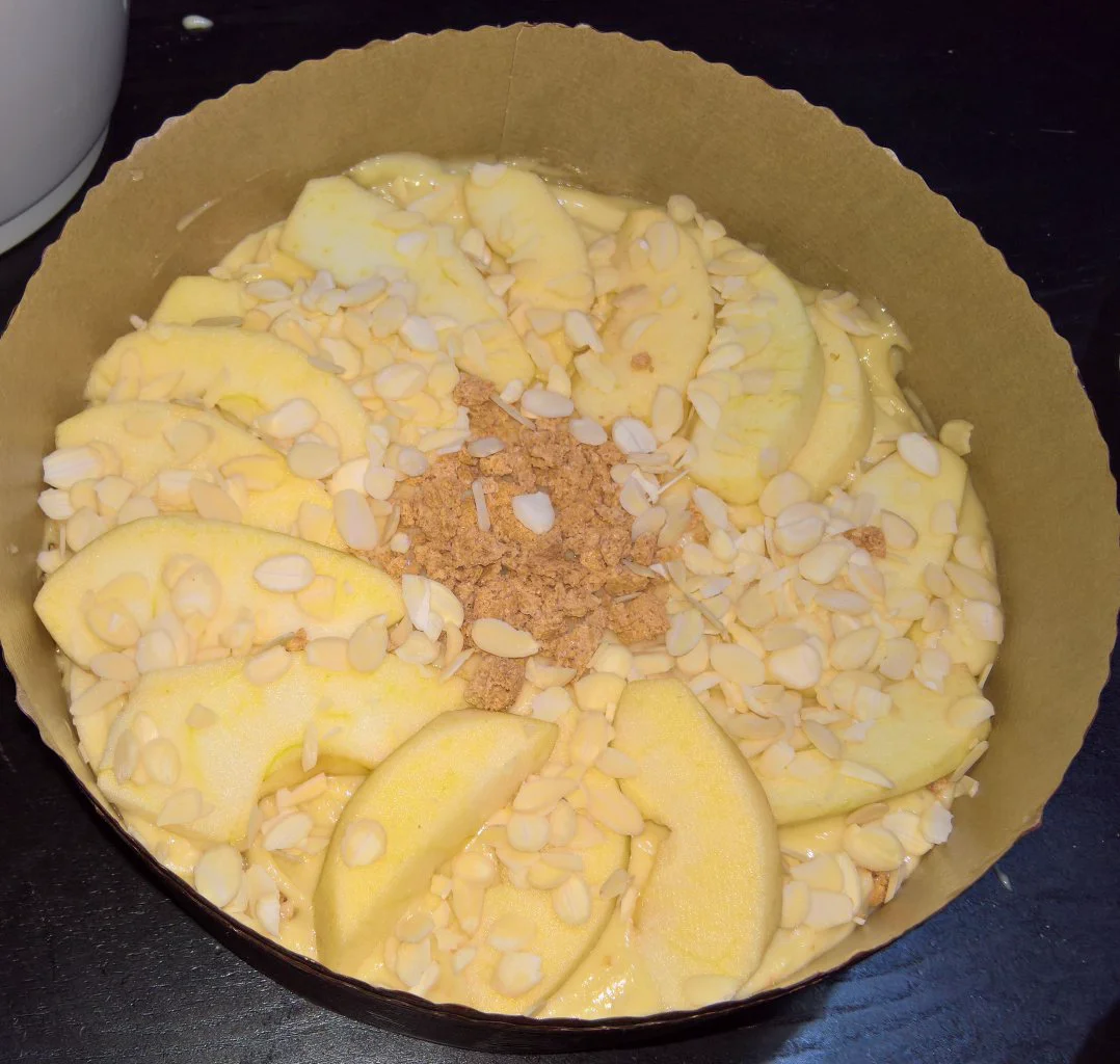 Torta mandorlata di mele e amaretti